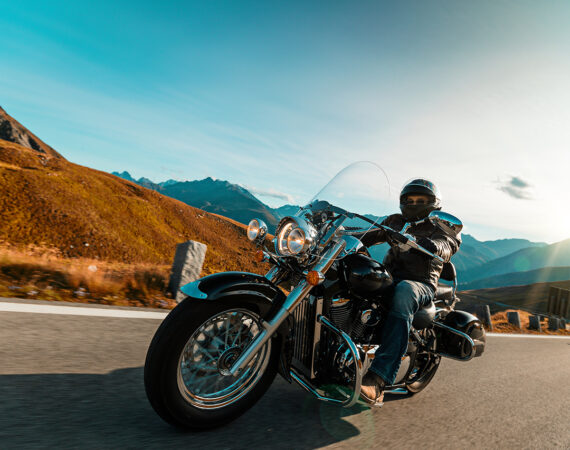 Equipamentos para andar de moto no verão